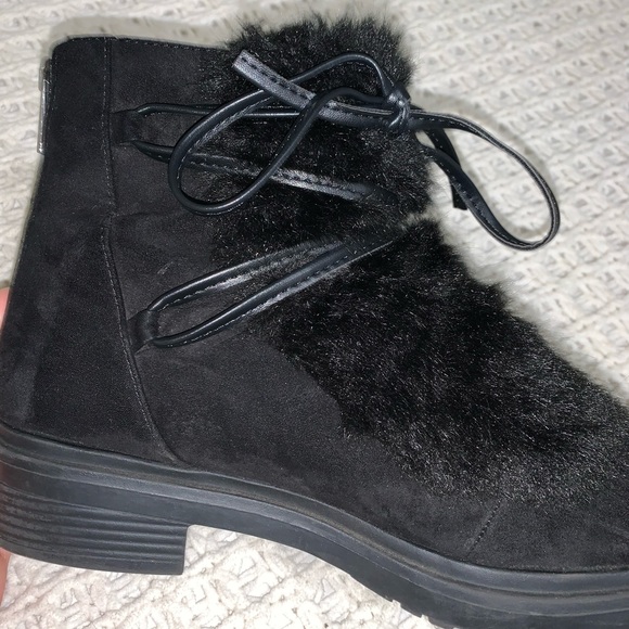 Lace Up Boots Fur - Picture 2 of 4